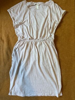 H&M Light Mauve Basic Tee Dress with Pockets. Super soft!